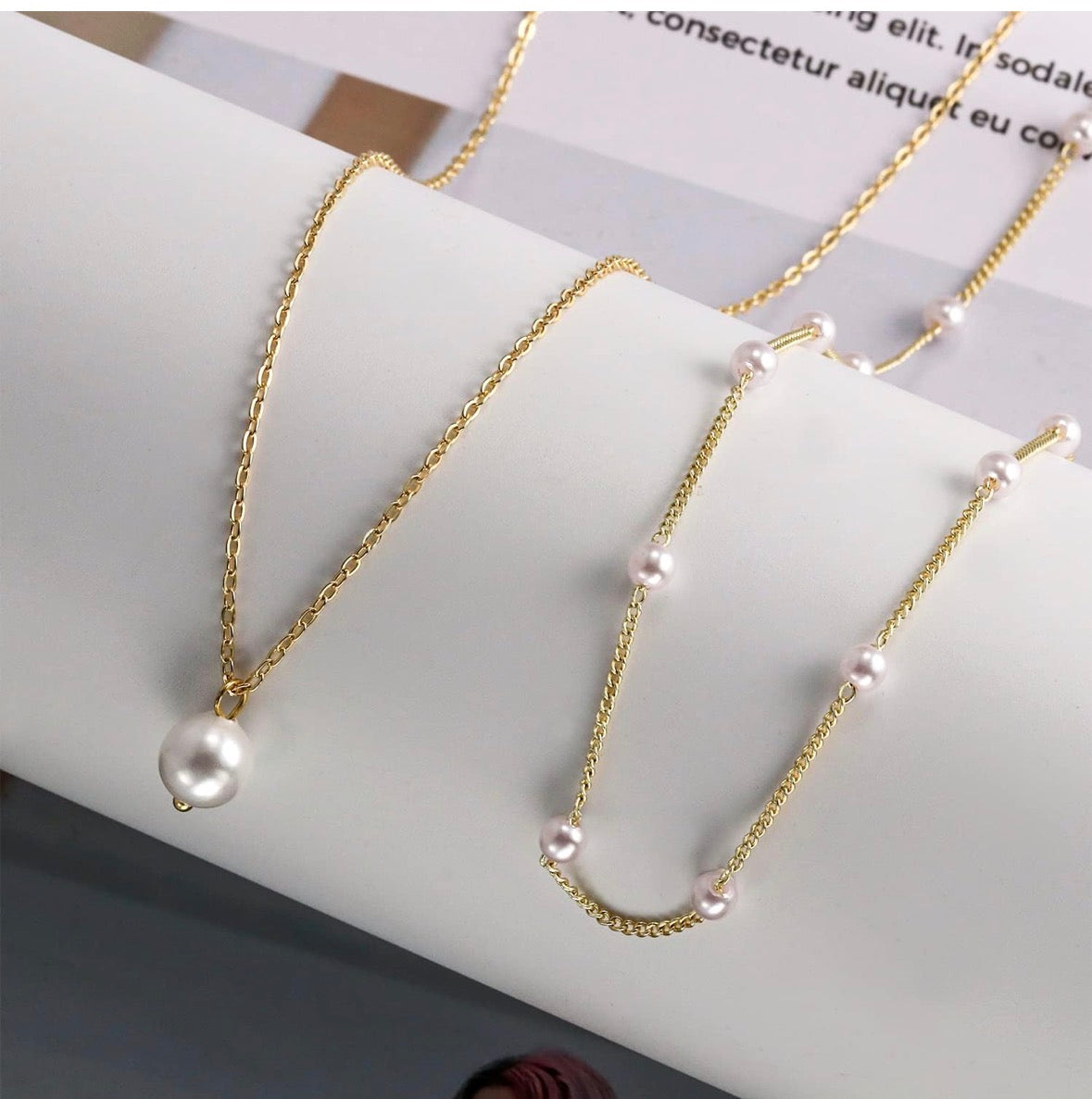 Minimalist gold necklace