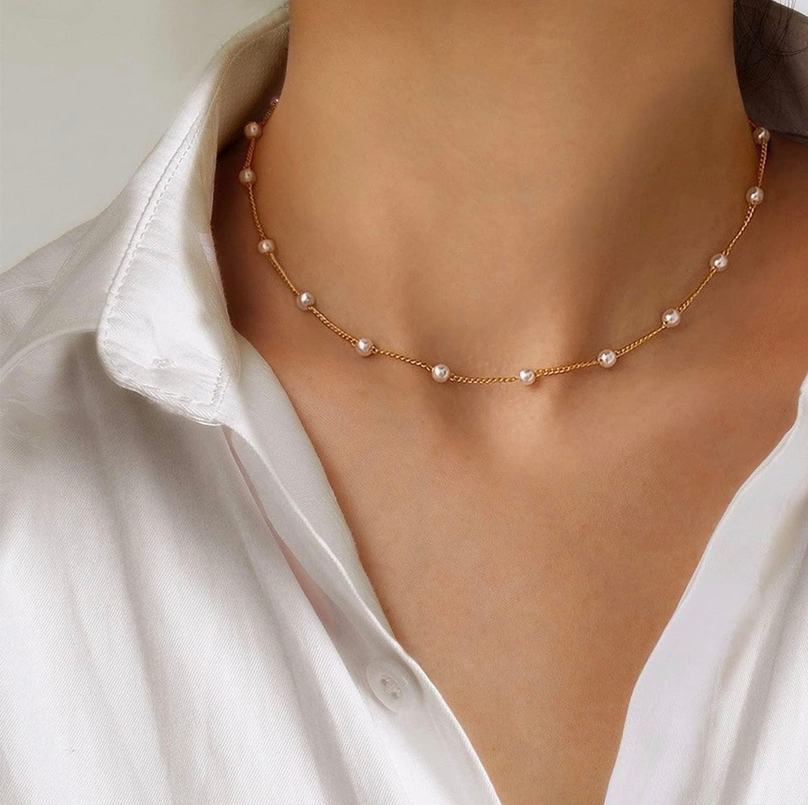 Minimalist gold necklace