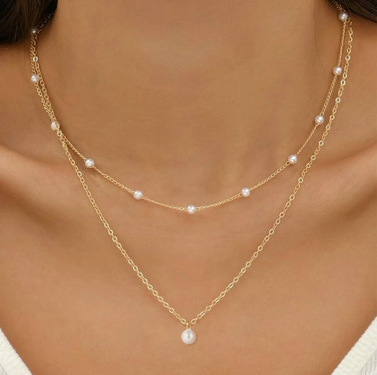 Minimalist gold necklace