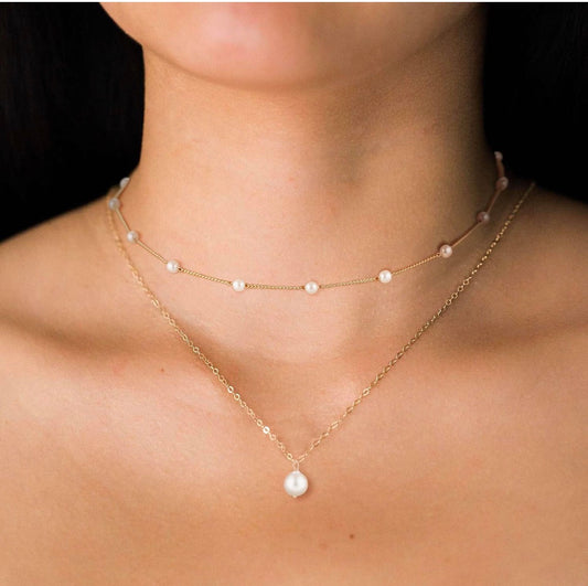 Minimalist gold necklace