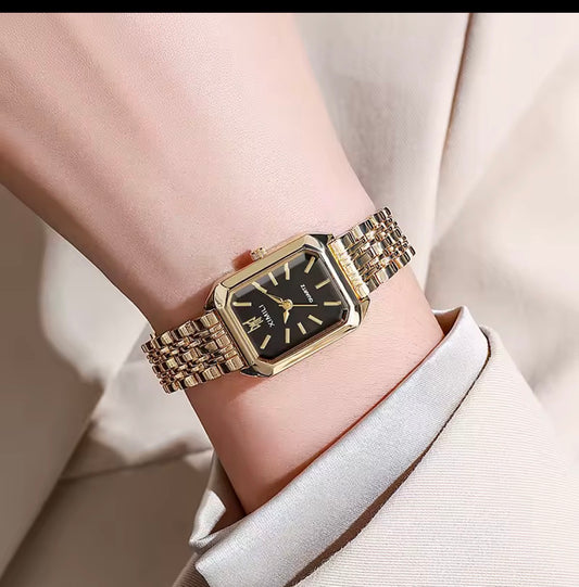 Trendy gullklokke for dame – stilfull og komfortabel ✨